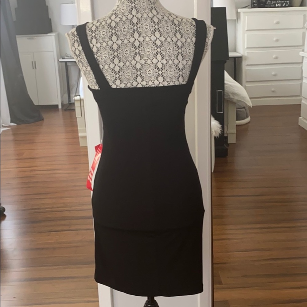 Black and Red Bodycon Dress - Picture 3 of 5
